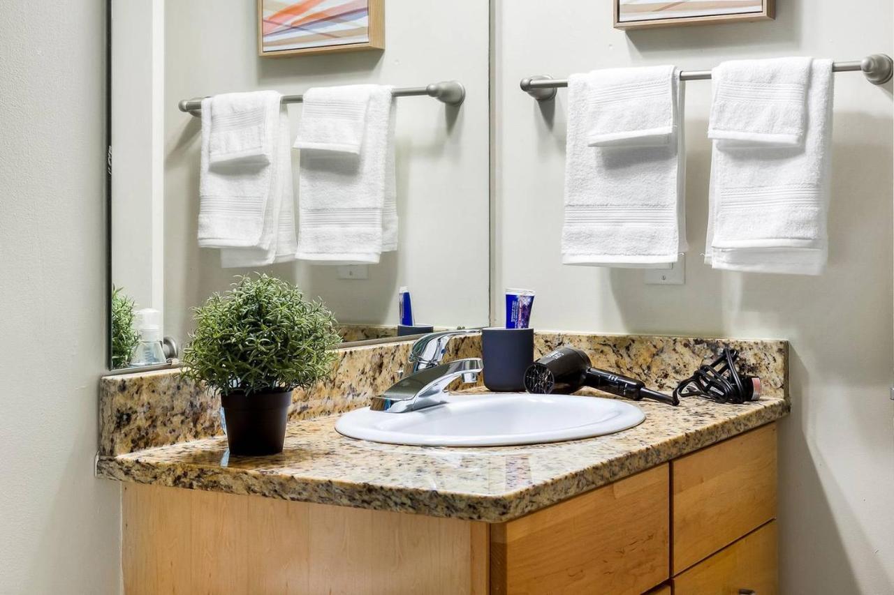 Trifecta 2Br Free Parking Modern Superhost Apartment Durham Luaran gambar